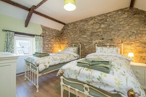 2 bedrooms, iron/ironing board, Internet