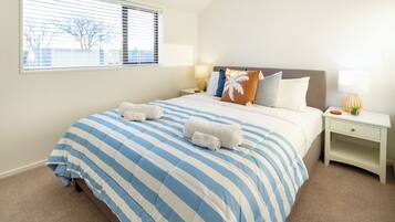 2 habitaciones, escritorio, tabla de planchar con plancha y wifi gratis