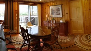 Unclassified image, 5 of 30, button - A Tory Lake Treasure in Haliburton County - Lake front cottage (Haliburton county)