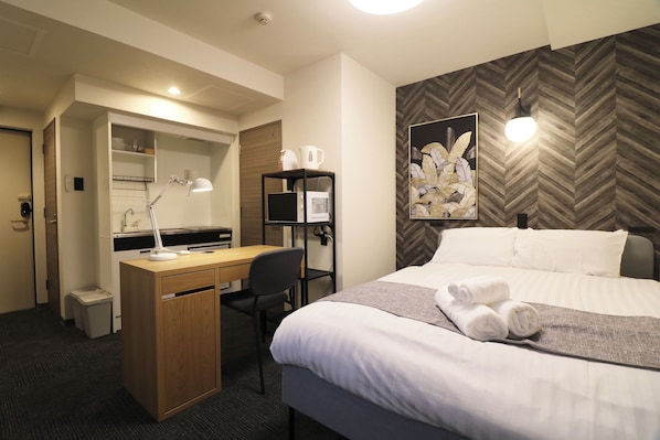 Laptop workspace, iron/ironing board, free WiFi