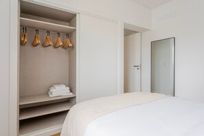 1 slaapkamer, een strijkplank/strijkijzer, wifi, beddengoed