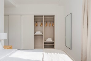 2 chambres, fer et planche à repasser, Wi-Fi, draps fournis