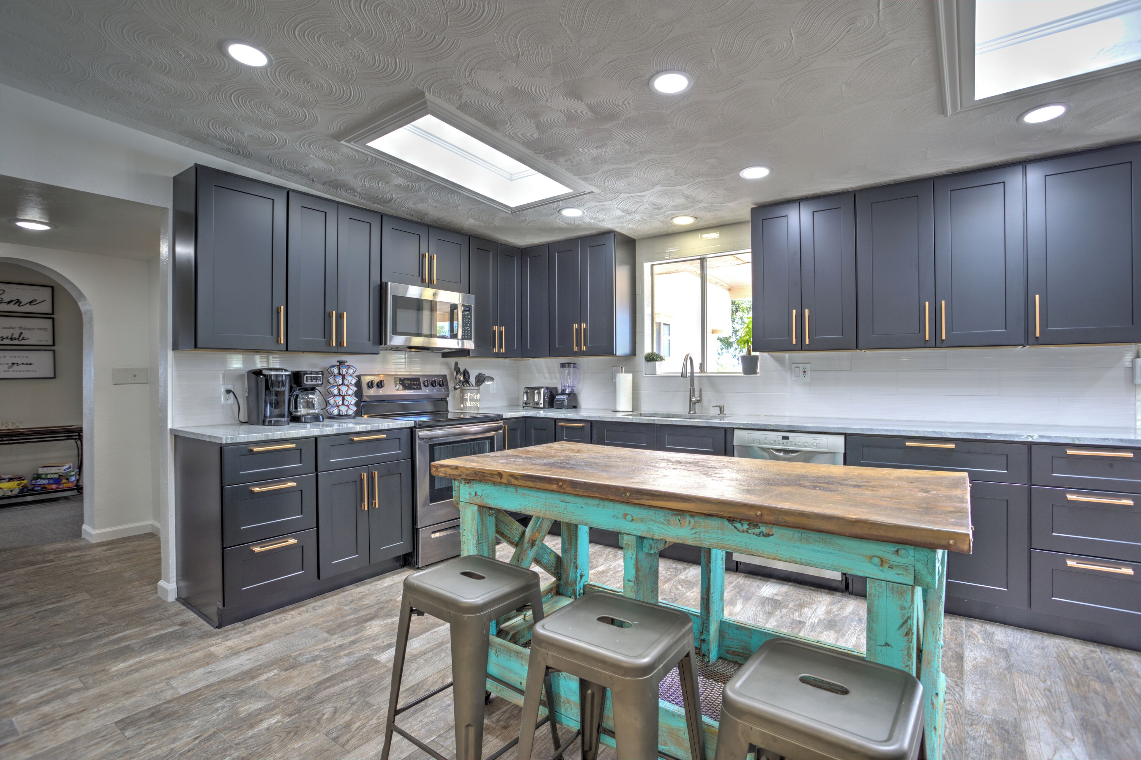 Microwave, oven, stovetop, dishwasher