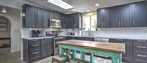 Micro-ondes, four, plaque de cuisson, lave-vaisselle