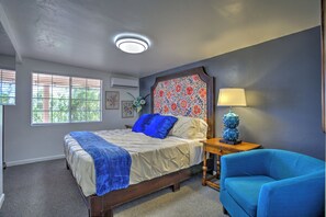 7 bedrooms, iron/ironing board, WiFi, bed sheets - Large 7-bedroom, 4-bath house in NW Tucson - Pool, Pool Table, Sleeps 14+ (Tucson)