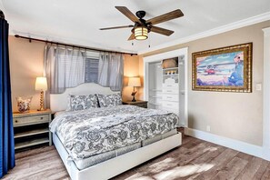 3 bedrooms, desk, iron/ironing board, free WiFi - Sun-Soaked Retreat with Pool in Pompano Beach (Pompano Beach)