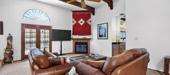 Casa Herradura: Desert Charm Near Petroglyph Trails, in Albuquerque's Westside.