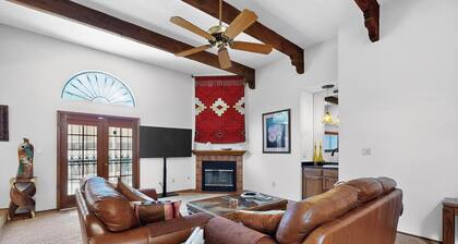 Casa Herradura: Desert Charm Near Petroglyph Trails, in Albuquerque's Westside.