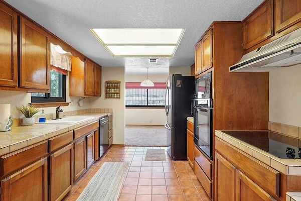 Mikrowelle, Ofen, Herdplatte, Geschirrspüler