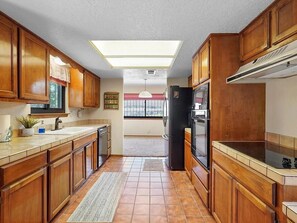 ميكروويف، فرن، موقد طهي مسطح، غسالة أطباق