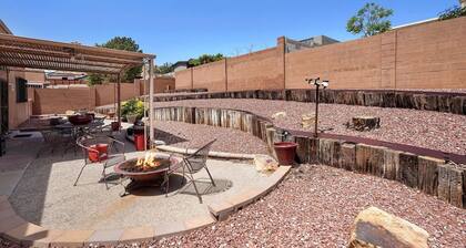 Casa Herradura: Desert Charm Near Petroglyph Trails, in Albuquerque's Westside.
