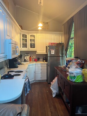 Un four, surface de cuisson