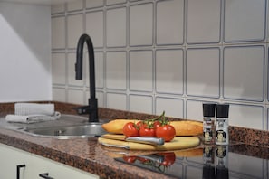 Micro-ondes, four, plaque de cuisson, lave-vaisselle