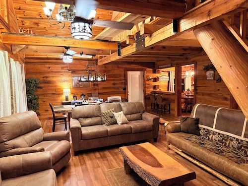 Beautiful custom built cabin near Garden of the Gods