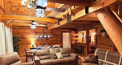 Beautiful custom built cabin near Garden of the Gods