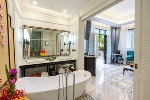 Crystal Pool Suite | Bathroom | Separate bathtub and shower, hair dryer, slippers, towels - Siri Villa Chiang Mai (Chiang Mai)