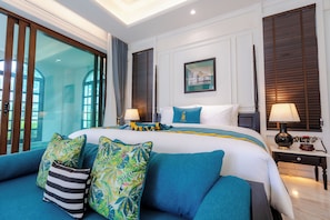 City Side Garden Suite | In-room safe, desk, iron/ironing board, free WiFi