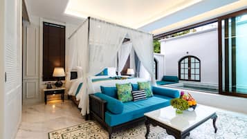 Panorama View Suite | Cofres nos quartos, escrivaninha, quartos à prova de som