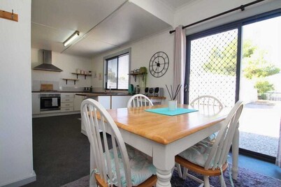 Charming Country Cottage Getaway – Spalding, SA
Short drive to Clare.