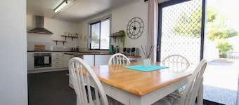 Charming Country Cottage Getaway – Spalding, SA
Short drive to Clare.