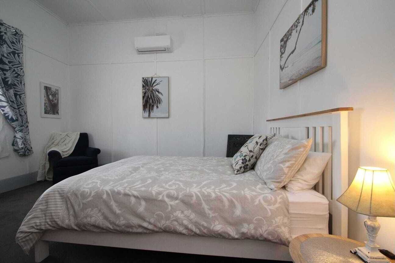 3 soverom, strykejern/-brett og sengetøy