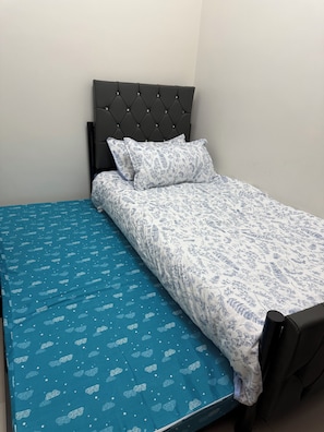 2 habitaciones, tabla de planchar con plancha, wifi y ropa de cama
