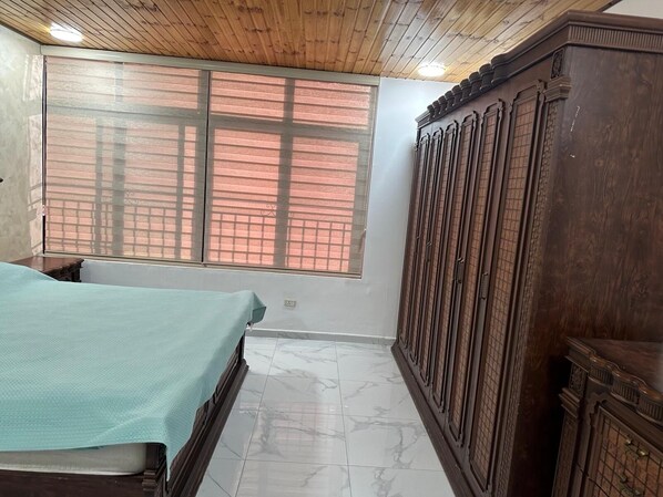 3 bedrooms, bed sheets