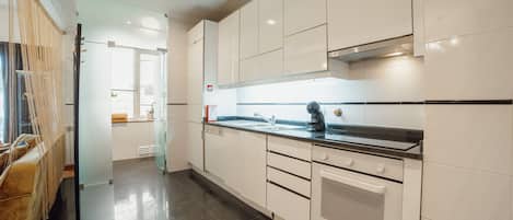 Fridge, microwave, oven, dishwasher
