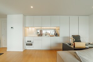 Fridge, microwave, oven, coffee/tea maker