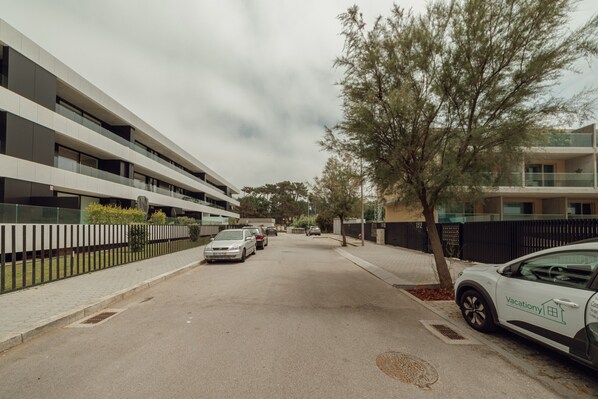 المنطقة المحيطة بالمنشأة