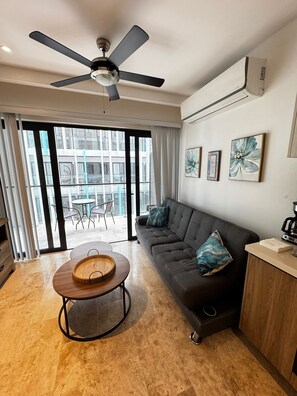 Smart TV, ping pong, printers - Luxury 2BR/2BA Condo in Playa del Carmen – Steps to Beach & 5th Ave, Pool & Gym (Playa del Carmen)