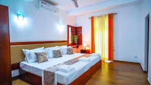Family Triple Room, Balcony | Desk, soundproofing, free WiFi - Serene Villa Airport Transit (Seeduwa - Katunayake)