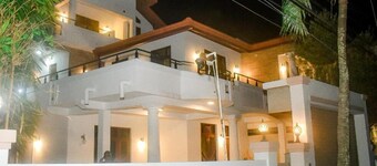 공항 트랜싯의 고요한 빌라