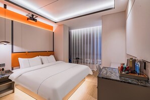 精品客房 | 办公桌、遮光窗帘、熨斗/熨衣板、免费 WiFi
