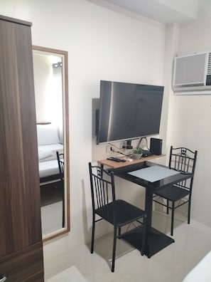 1 chambre, bureau, fer et planche à repasser, Wi-Fi gratuit