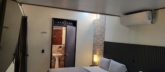 Double room 04 with 2 double beds, air conditioning, private bathroom