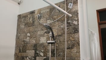 Toallas, jabón, papel de baño