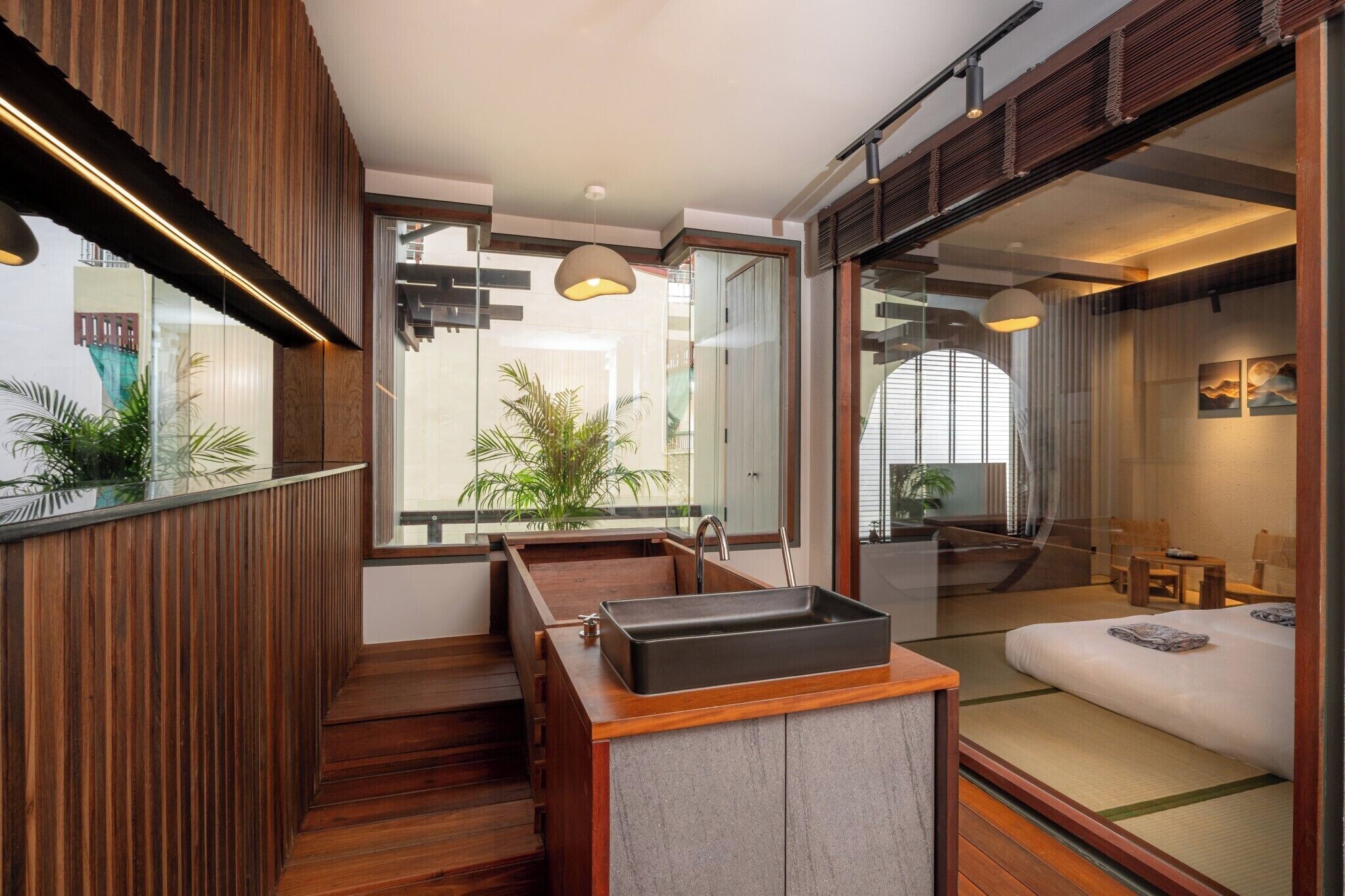 Quarto superior, vista para a cidade | Banheiro | Chuveiro/banheira combinados, secador de cabelo, chinelos 