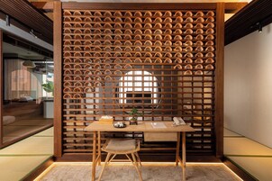 Desk, laptop workspace, soundproofing, free WiFi