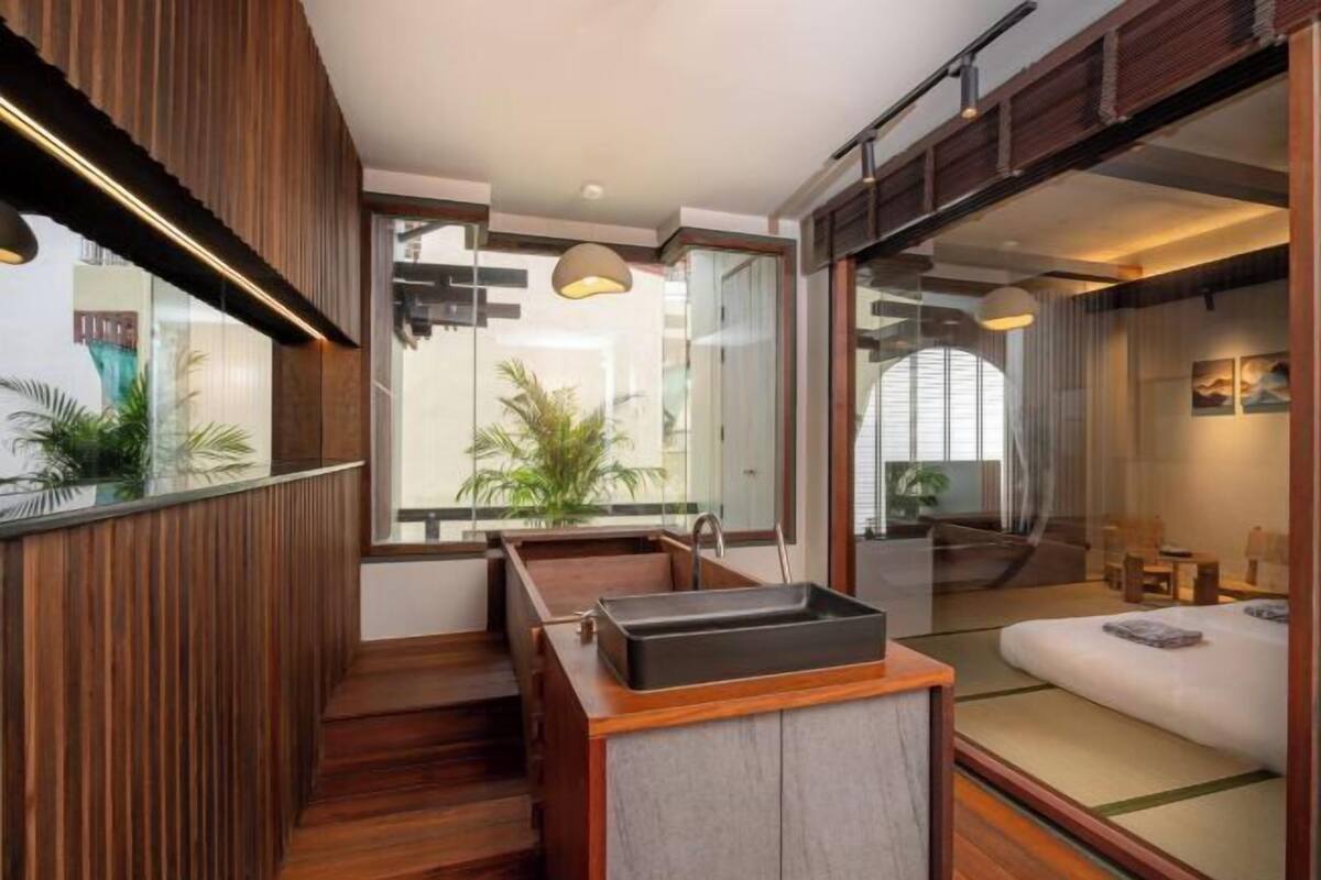 Desk, laptop workspace, soundproofing, free WiFi