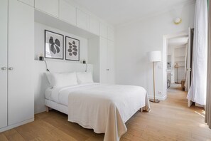 1 bedroom, iron/ironing board, WiFi, bed sheets - Blueground | Petites Écuries, view, nr Canal (Paris)