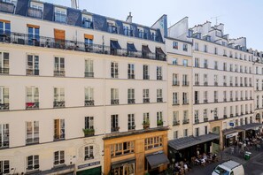 Exterior - Blueground | Petites Écuries, view, nr Canal (Paris)