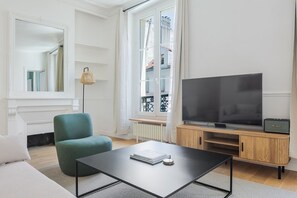 Télévision, chaîne hi-fi