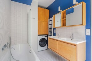 Hair dryer, towels - Blueground | Petites Écuries, view, nr Canal (Paris)