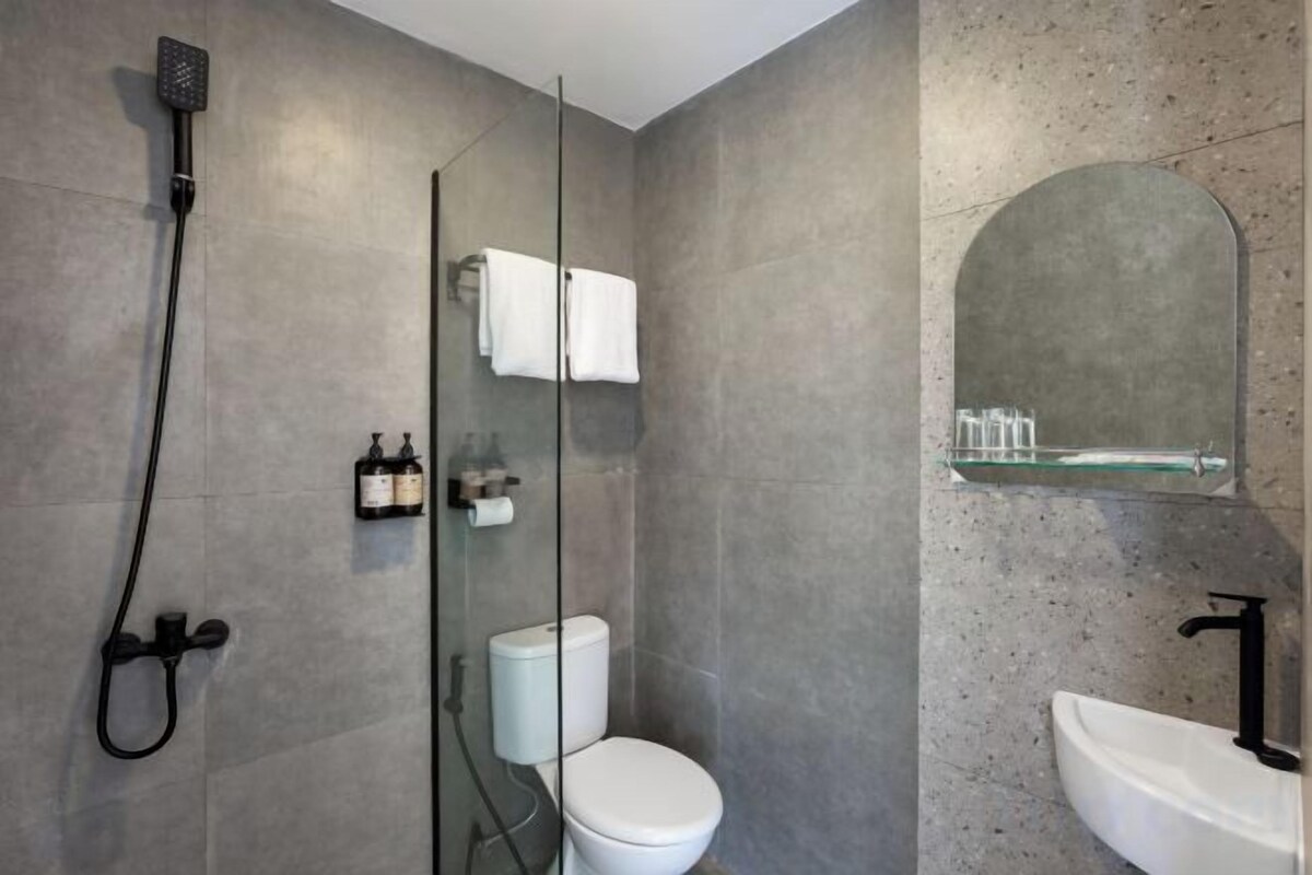 Baño | Ducha, toallas, jabón y champú