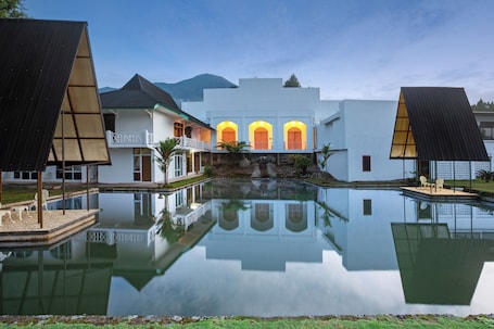Exterior. Casa De Lani Resort & Convention