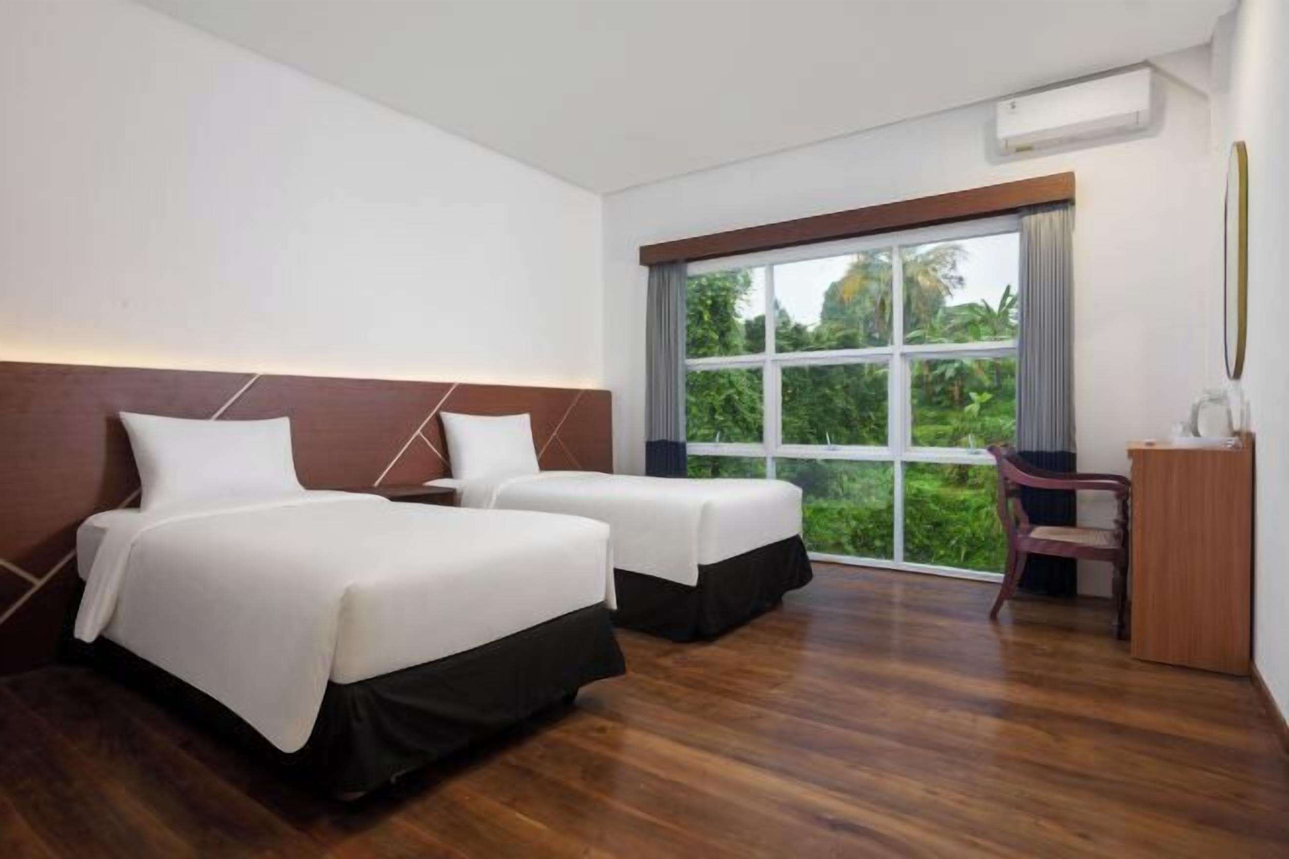 Free WiFi, bed sheets, wheelchair access