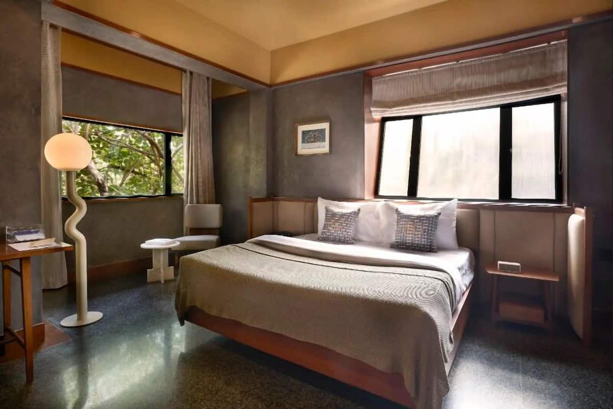 Desk, laptop workspace, iron/ironing board, free WiFi