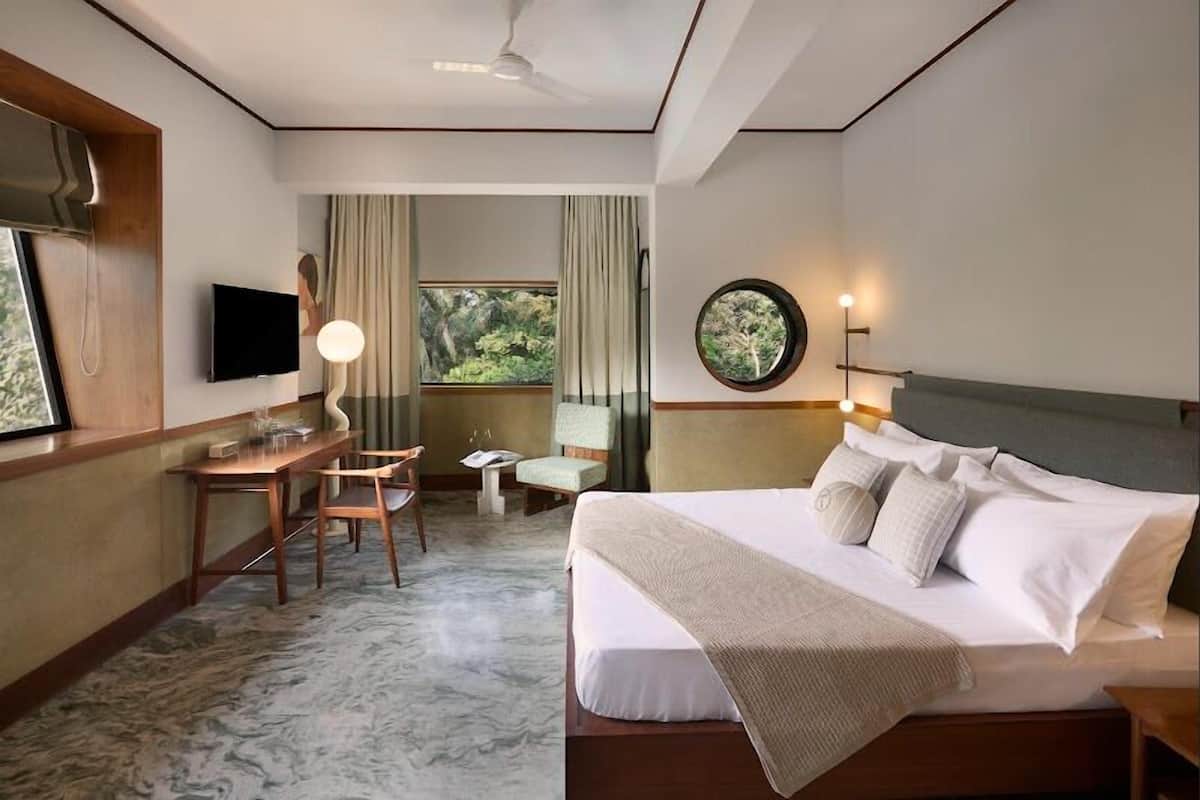 Luxury Double Room | Desk, laptop workspace, iron/ironing board, free WiFi