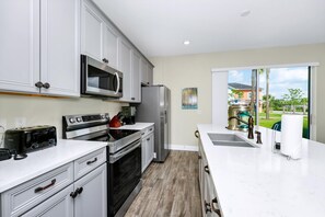 Fridge, oven, stovetop, dishwasher